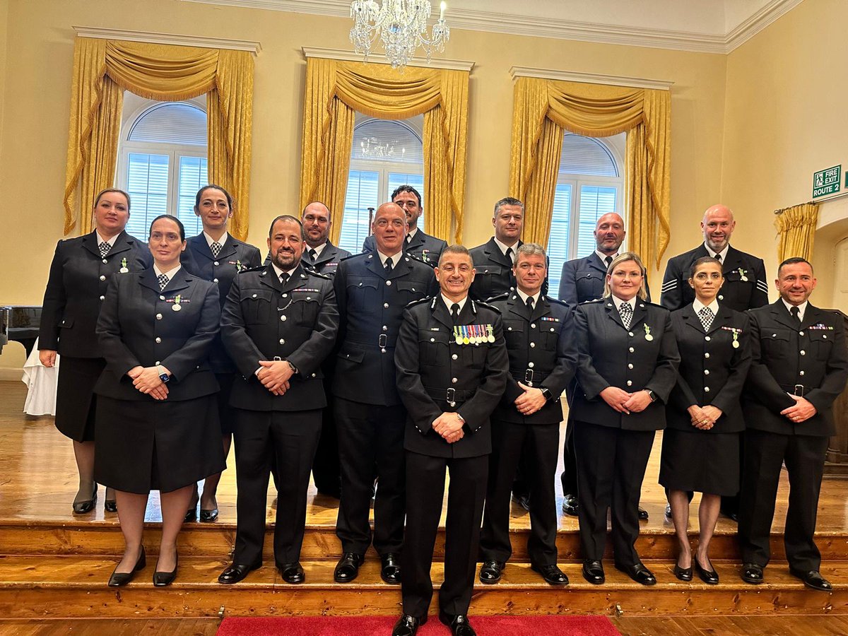 A number of #RoyalGibraltarPolice officers received their Overseas Territories Police Long Service & Good Conduct Medals & Clasps during a special ceremony at the Convent this morning.
More Info: tinyurl.com/3rfezkwx
@Convent_Gib #Gibraltar #Police #longservice #classof98