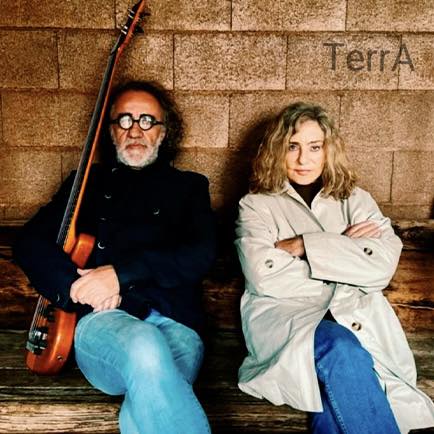 🌛 No #Luar1392 temos a Bertín Orborne co Mariachi Los Charros; estreamos novas cancións de <a href="/elteoylamary/">Cómplices</a>,  bailaremos con Los Españores, <a href="/CantigaseAgarim/">Cantigas e Agarimos</a>, Zurrumalla, A Rexionalista, Anxo Vigo... Humor 😆, maxia 🎩e moitas sorpresas máis.