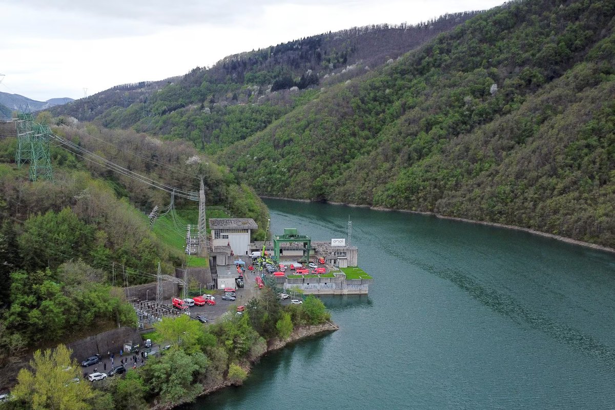 1/2 #Safety101
Explosion and fire at 🇮🇹ENEL Green Power @enelgreenpower Bargi hydroelectric power plant near Bologna, Italy. 4 dead & 3 missing.
🔥occurred during tests after 1.5yrs of efficiency upgrades. IMO they retrofit more efficient hydrogen-cooling to their generators.