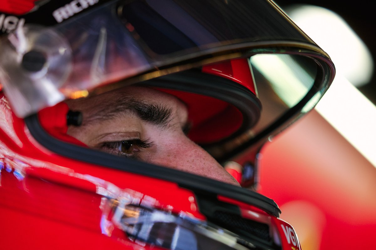 ScuderiaFerrari's tweet photo. The theme is: 𝘾𝙡𝙤𝙨𝙚 𝙪𝙥 📸 https://t.co/k16cBVA0qk