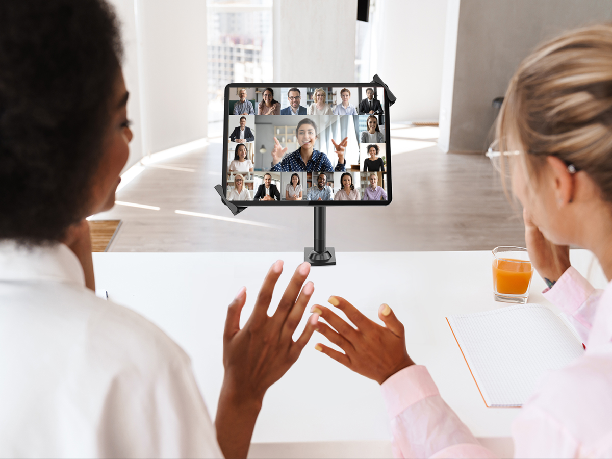 AboveTEK's tweet image. From morning coffee to end-of-day relaxation, AboveTEK's gadgets seamlessly integrate into your daily routine, making every moment effortlessly efficient. ☕🌙 #LifeEnhanced #AboveTEK #TechLifestyle