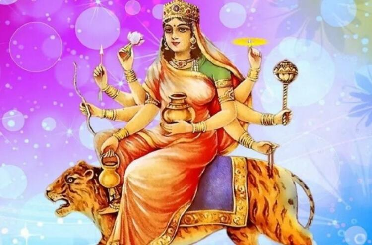 नवरात्र-पूजन के चौथे दिन कूष्माण्डा देवी के स्वरूप की उपासना की जाती है। माँ कूष्माण्डा की उपासना से भक्तों के समस्त रोग-शोक मिट जाते हैं। इनकी भक्ति से आयु, यश, बल और आरोग्य की वृद्धि होती है। जय माता दी 🌺🙏