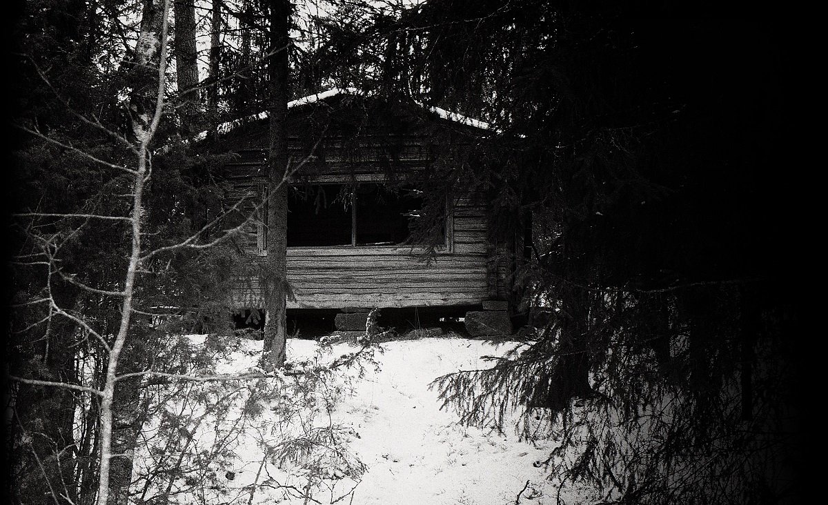 A COTTAGE IN FOREST #cottage #forest #filmphotography #contax137 #yashicaML50 #agfaapx400