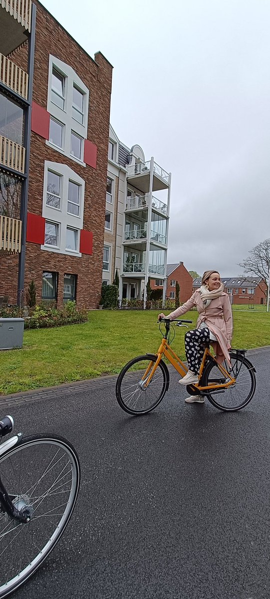 Net lekker op de fiets geweest door Diepstroeten, #Assen met <a href="/KikiOngering/">Kiki</a> <a href="/VanWijnenGroep/">Van Wijnen</a> <a href="/fijnwonen/">Fijn Wonen</a> <a href="/MinBZK/">Ministerie van BZK</a> en meer inspirerende partijen om vervolgens te praten over de toekomst van #wonen in #drenthe