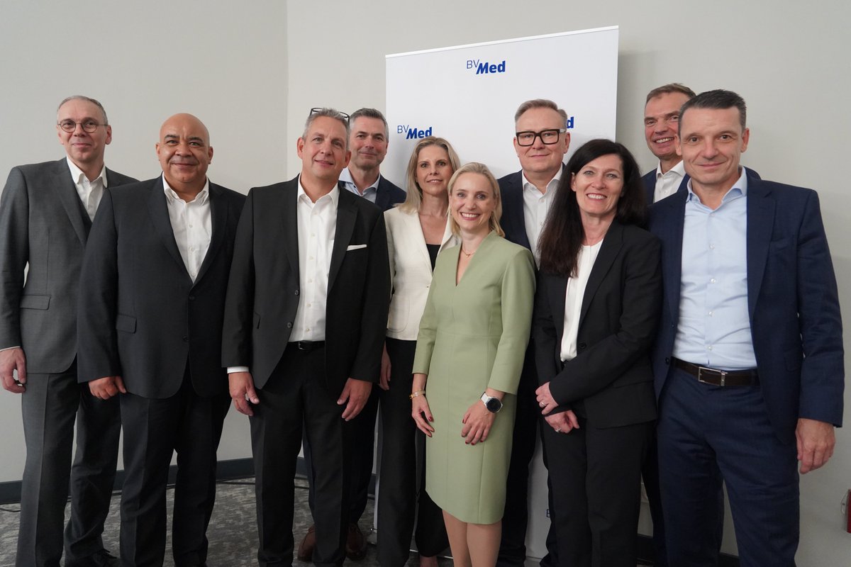 Heute haben wir auf unserer Mitgliederversammlung unseren neuen Vorstand gewählt: Mark Jalaß (Lohmann &amp; Rauscher) ist unser neuer Vorsitz. Zu Stellvertretenden Vorsitzenden wurden Dorothee Stamm (Medtronic) und Marc D. Michel (PETER BREHM ) gewählt. Mehr: bvmed.de/pm2424