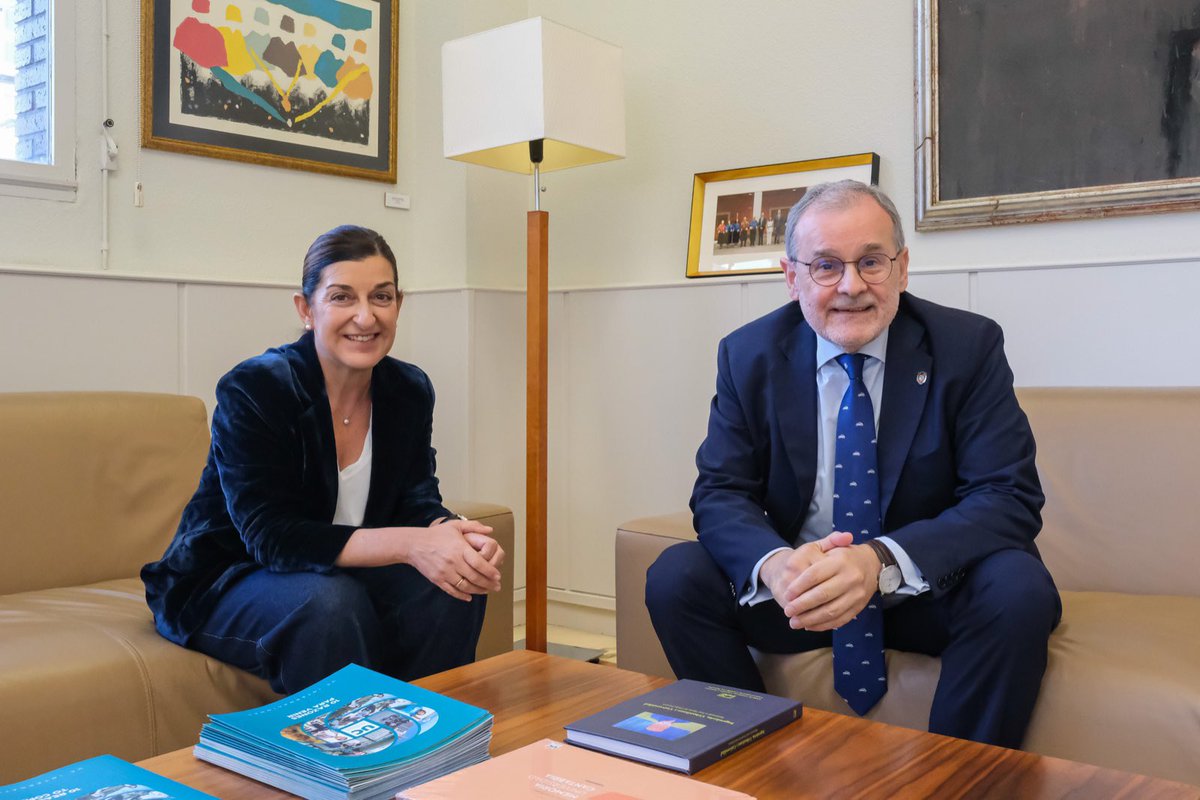 Reunión con el rector de @unican, @apazoscarro, con el que he abordado el nuevo del Contrato- Programa, que firmaremos próximamente y el próximo encuentro de la @CrusoeRed, que aglutina 29 universidades y promueve la investigación e innovación y se reunirá en mayo en Santander.