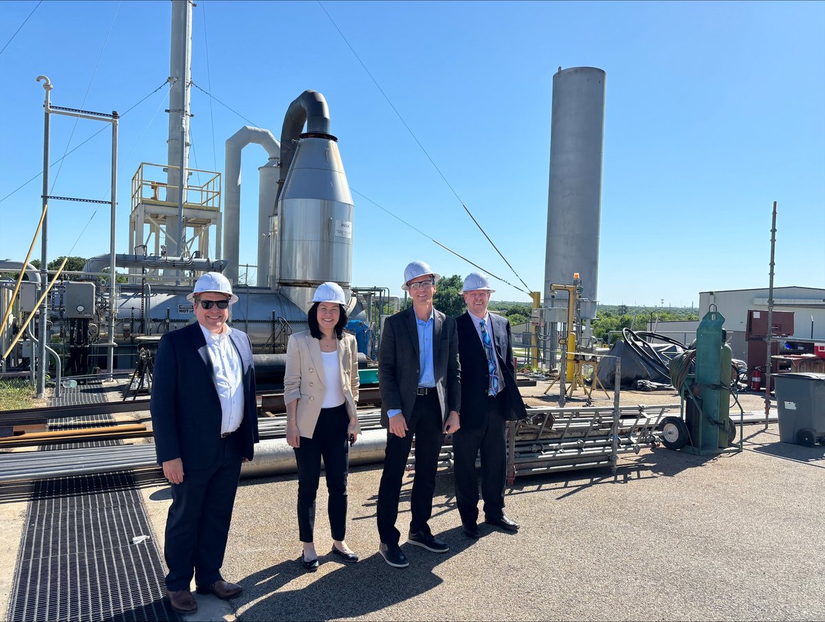 While in TX, ARPA-E Director Dr. Evelyn Wang and Deputy Director for Operations Shane Kosinski visited @SwRI, home to several past and present ARPA-E-funded projects. They toured some of the project sites and discussed SwRI's energy research needs. #ARPAEontheRoad🚗