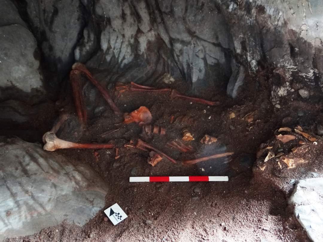 New radiocarbon dating has come in for the Rosemarkie caves excavated in 2016-18 pushing earliest activity back to the late Iron Age, or very early Pictish period. This was followed by a major burning event and a period of abandonment. Full details at spanglefish.com/RosemarkieCave…