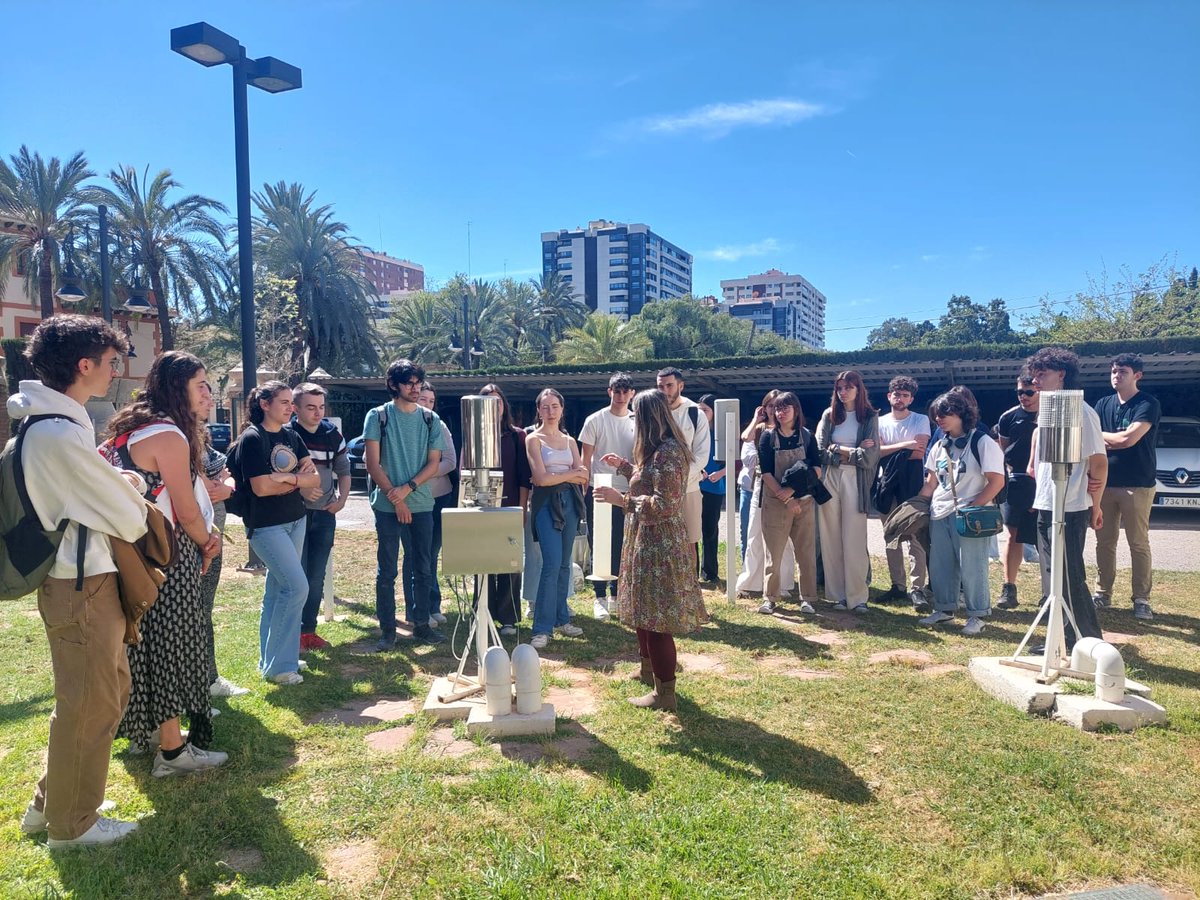 Primera visita d'alumnat del Grau en Fisica i dobles graus a l'<a href="/AEMET_CValencia/">AEMET Comunitat Valenciana</a>. Molt interessant! Gràcies!! 😃

Tornem el dia 23! 😏