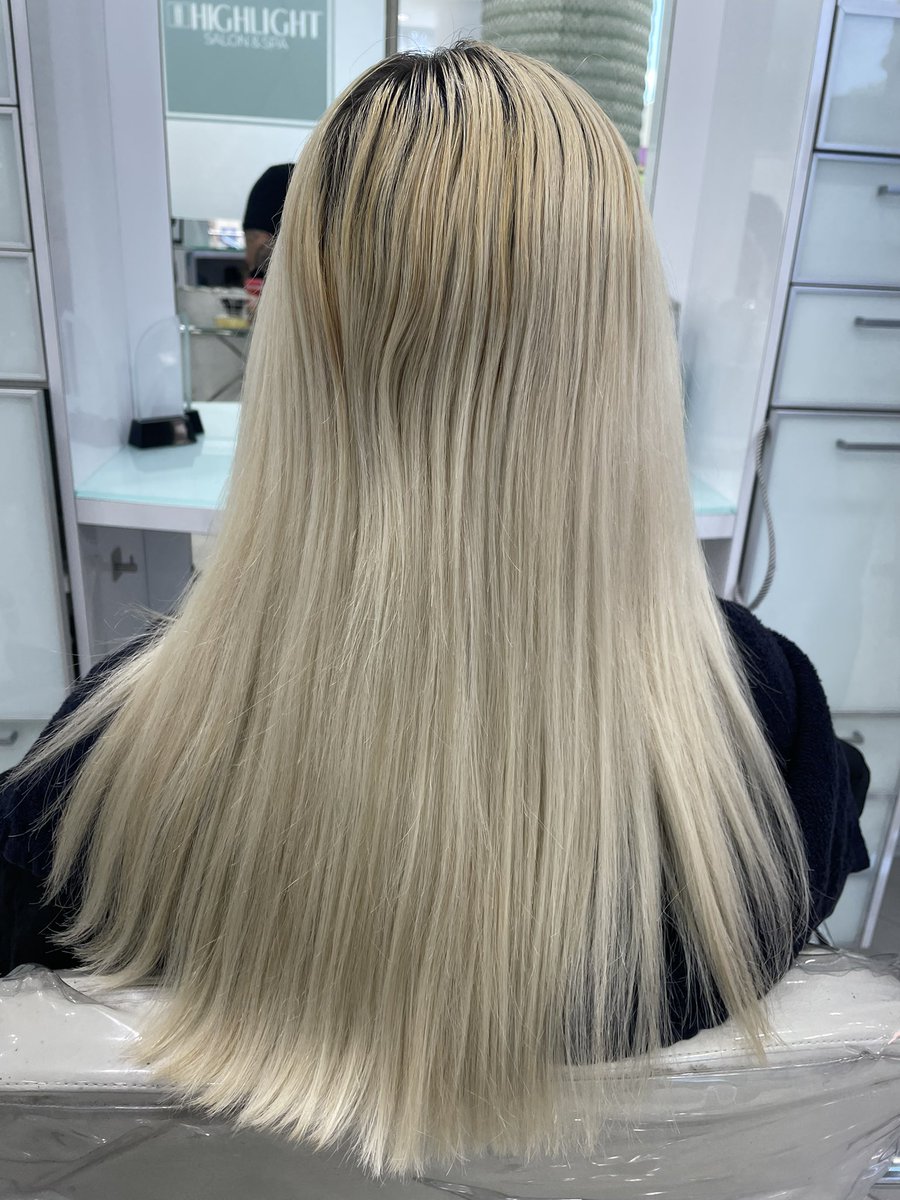 EpyJoel's tweet image. Blonde Affair!
#colorcorrection #EpyJoel
Hair color correction involves adjusting or restoring the color of hair that has been dyed incorrectly, unevenly, or undesirably. This process typically involves techniques such as color stripping, color balancing, or applying corrective…