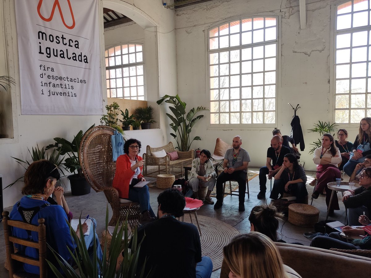 mostraigualada's tweet photo. @icec_cat @catalanarts @diba @natalia_garriga @cultura_cat @marccastells @ajigualada ☕️ Comença el primer cafè de La Mostra, una trobada informal amb la facilitaPRO @margaridaTT 

#MostraPRO https://t.co/CzsgP2eHGn