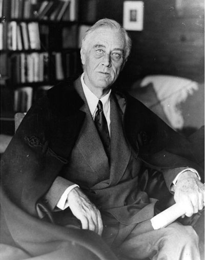 This is the last known photograph of President Roosevelt, taken April 11, 1945 at his cottage in Warm Springs, GA. He died of a cerebral hemorrhage the next day. @OfficialLWH @FDRLibrary @PrezWisdom @triviapotus @WestWingReport