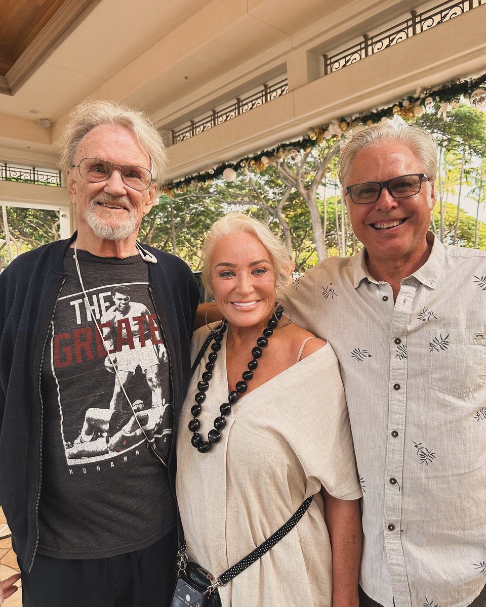 Tanya Tucker (@tanyatucker) on Twitter photo Spending a little island time with a very special friend!!! Aloha! <a href="/kkristofferson/">Kris Kristofferson</a> Spending a little island time with a very special friend!!! Aloha! <a href="/kkristofferson/">Kris Kristofferson</a>
