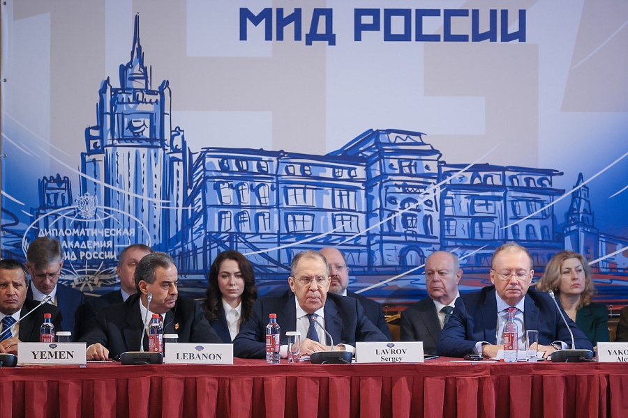 🗣 Aus der Rede des russischen Außenministers Sergej Lawrow am botschafterlichen Runden Tisch zur Beilegung der Situation um die Ukraine 💬 Mit Verweis darauf, dass sie sich als ein neutraler Staat positioniert, hat sich heute die Schweiz bereit erklärt, eine Friedenskonferenz…