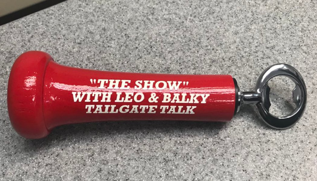 #ICYMI on #ScoreWI's #TheShow w/@LeoKiperJr & @EricBalkman: @GSPNHub's @GyroStepPodcast's @TiWindisch on the @OrlandoMagic & @Bucks Who's Wearing Donald's @NFL #Crown? @Brewers Crush @Reds Richard Niemuth from #NiemuthsSouthsideMarket Listen: tinyurl.com/3c6d9bpt