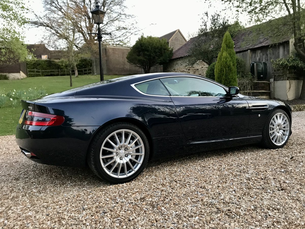 Dark hues have always suited the lines of the DB9 #midnightblue #astonmartin #astonmartindb9 #db9 #v12 #astonmartinheritage #astonmartinlife #nutleysportsprestige