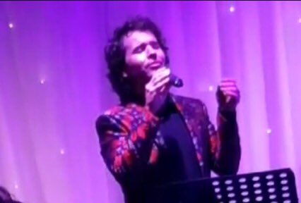 Great gig yesterday 😃 Afternoon Variety at <a href="/SMSJ_CLITHEROE/">Old School Rooms</a> Old School Rooms in Clitheroe - Sang some glorious show tunes to lovely people in a lovely venue and was home for teatime! Who could ask for anything more?! 🎵🎭 ❤️🎶 (pic not great quality and hair is an experiment!)🤣