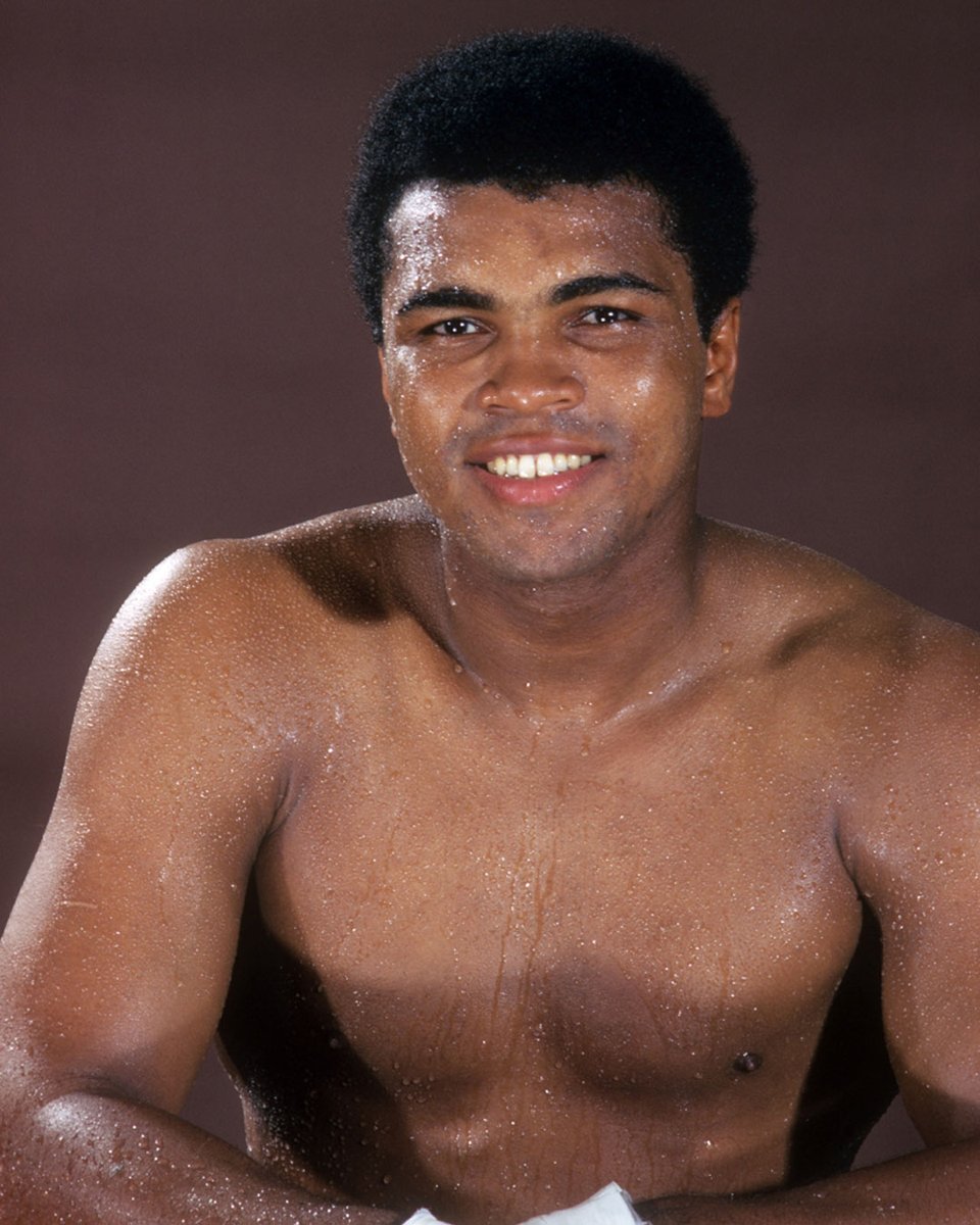 Ali was in multiple photoshoots and featured on magazine covers throughout his life, often contributing his creative ideas and styling himself. 📸: @LeiferNeil #MuhammadAli #Icon #Photoshoots #MagazineCovers #CreativeMind #NeilLeifer #Photography