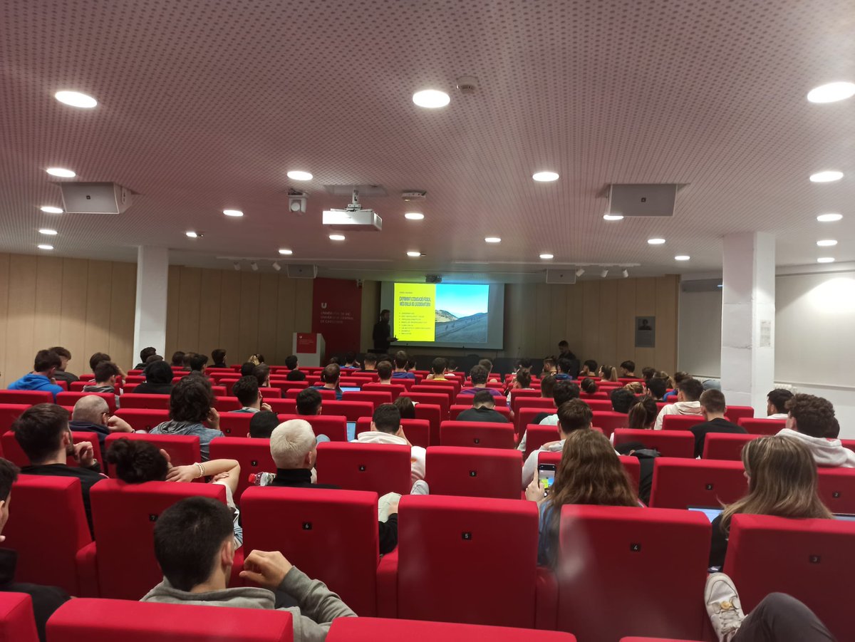 L’<a href="/orioldalmau/">orioldalmau</a> va compartir amb els estudiants de 3r #cafeuvic i 3r #cafemepuvic la seva experiència vital i professional a la xerrada “Exprimint el potencial de l'Educació Física, més enllà de l'assignatura”

#esportsuvic #uvic_ucc