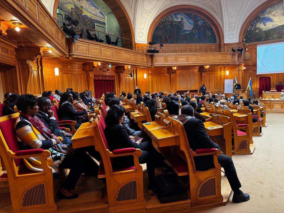 Mu gihugu cya #Sweden, gahunda yo #Kwibuka30 genocide yakorewe Abatutsi mu Rwanda yabereye mu Nteko Ishinga Amategeko. Françoise Moti, Isabele Mugeni, Josine kanamugire @IbukaSweden : “Mpore kandi dukomeze dutwaze kuko dufite u #Rwanda , dufite @rpfinkotanyi , dufite Ubuyobozi…