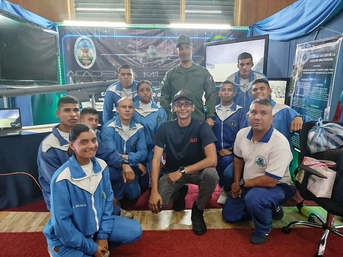 Fortaleciendo la integración del @CODAI_FANB con las unidades y componentes de la #FANB el MG José Luis Tremont Jiménez, pasó revista a proyectos de Ciencia y Tecnología de la @amab_umbv constatando el compromiso de nuestra juventud militar de oro con el desarrollo de la Patria.