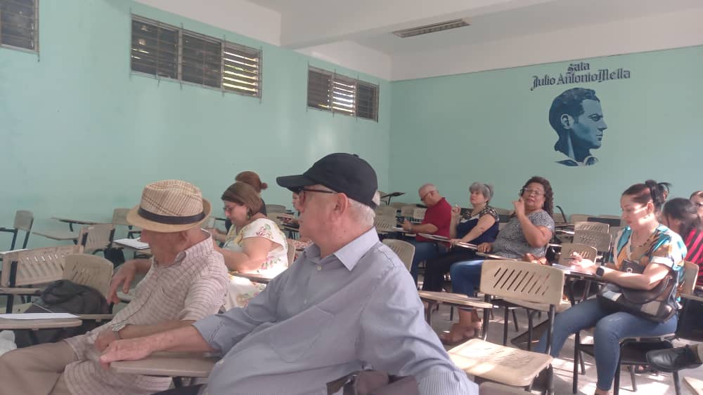 Se realiza en la Facultad de Ciencias Económicas de la #UCLVnuestra taller de nuestro Programa de Doctorado en Ciencias Económicas con la presentación del tema: "Modelo para la gestión de la cadena de suministros turísticos en Cuba desde un enfoque colaborativo"
<a href="/ucl/">UCL</a>