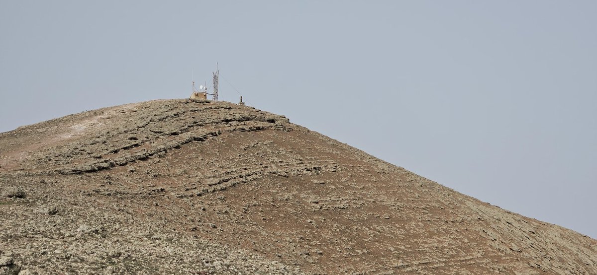 Customdiver's tweet image. So what else do you do when you get a weather warning for extreme heat,  you run early up a mountain of course. Bonkers that's me.
Montana Blanca almost 600 mtrs, 30 degrees + fantastic views of the whole island ,now time for rehydration 🍺🍺