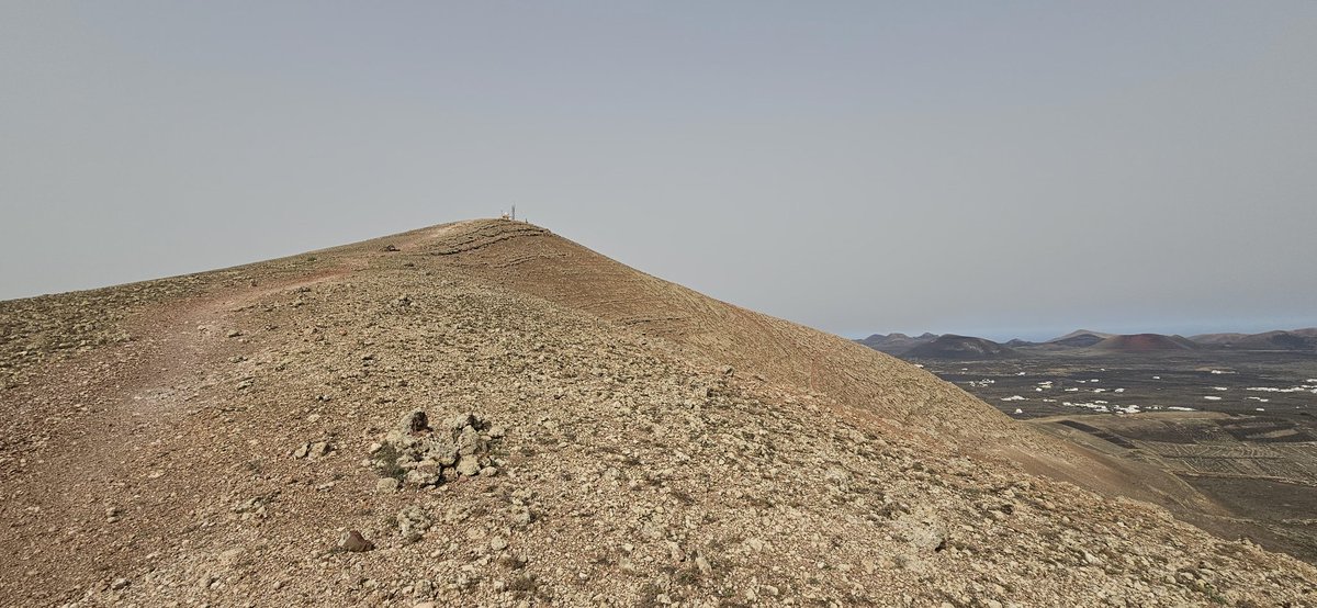 Customdiver's tweet image. So what else do you do when you get a weather warning for extreme heat,  you run early up a mountain of course. Bonkers that's me.
Montana Blanca almost 600 mtrs, 30 degrees + fantastic views of the whole island ,now time for rehydration 🍺🍺