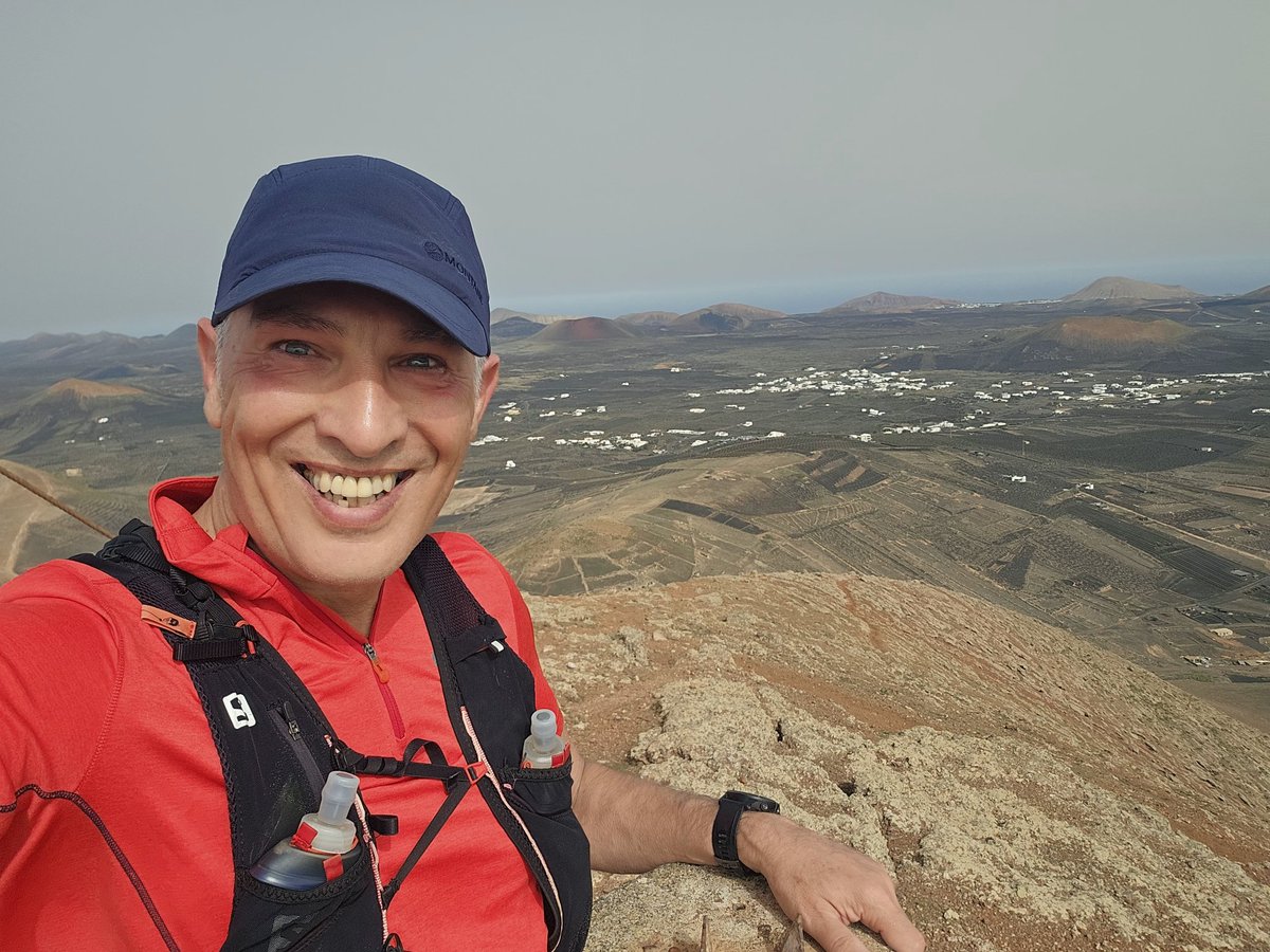 Customdiver's tweet image. So what else do you do when you get a weather warning for extreme heat,  you run early up a mountain of course. Bonkers that's me.
Montana Blanca almost 600 mtrs, 30 degrees + fantastic views of the whole island ,now time for rehydration 🍺🍺