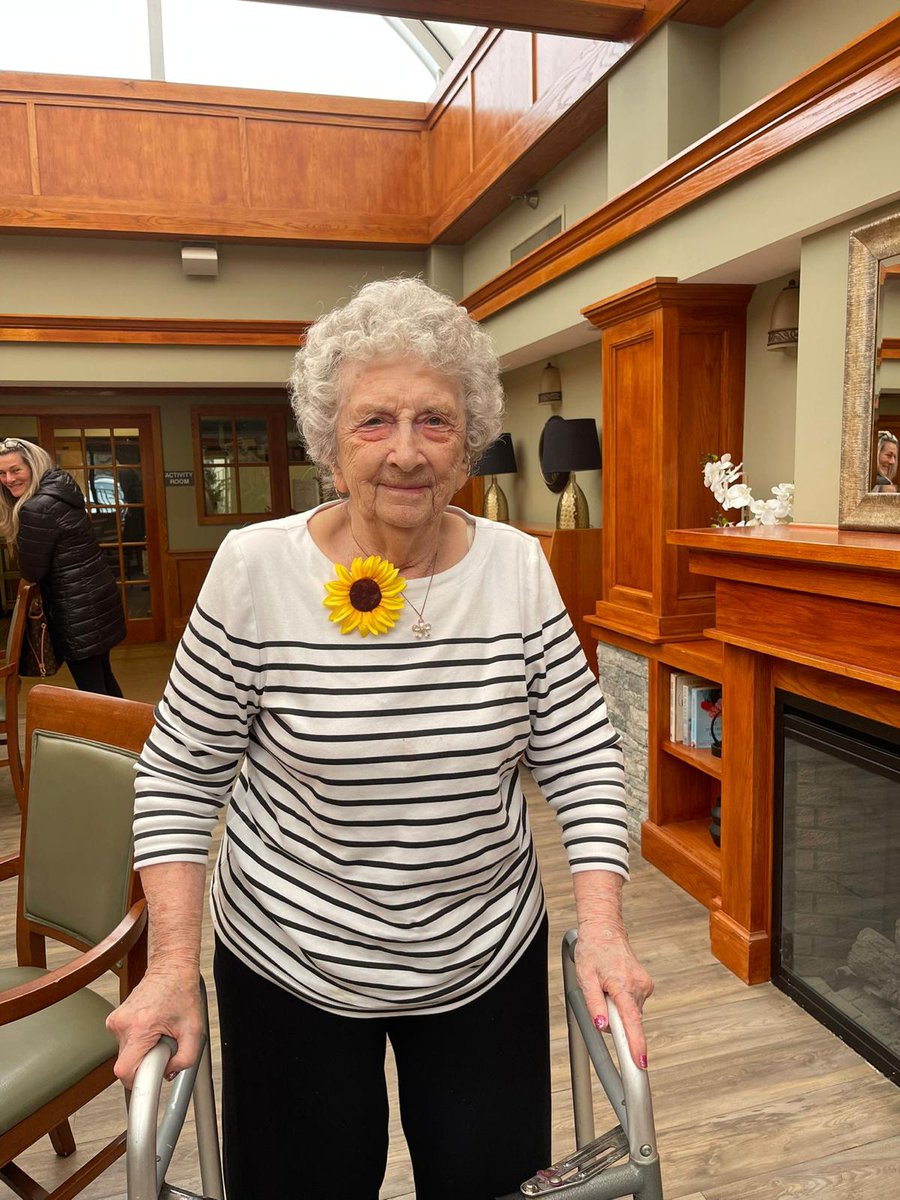 Brookhaven welcomes the first members of the Sunflower Club, a kindness pay-it-forward initiative! 🌻

#brookhavenhealthcarefacility #livinglegendshealth #nursinghomes #kindness