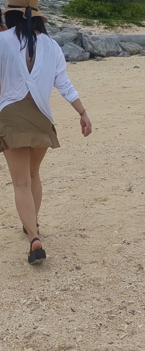 海に行って久々の嫁の水着姿🌊産後やから少しむっちりしました