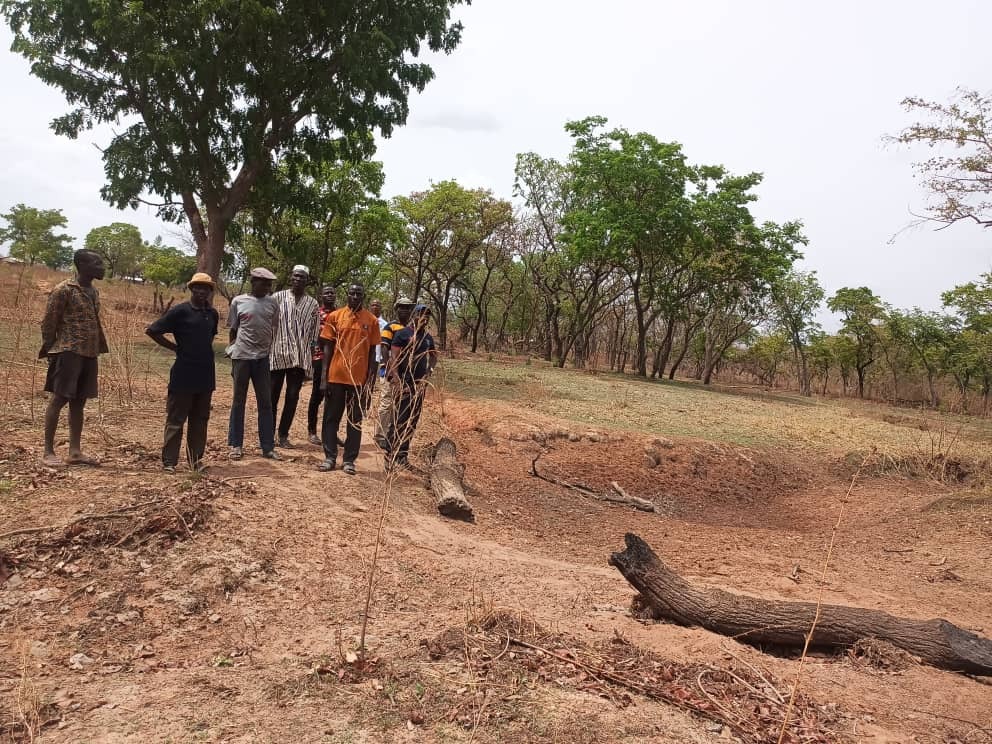 Our partners at LRAP Togo undertaking the preliminary field survey and reconnaissance mission to identify sites of interest for reforestation, discuss with interested stakeholders (such as woman & youths), and determine the species best suited to each site #landrights #forests