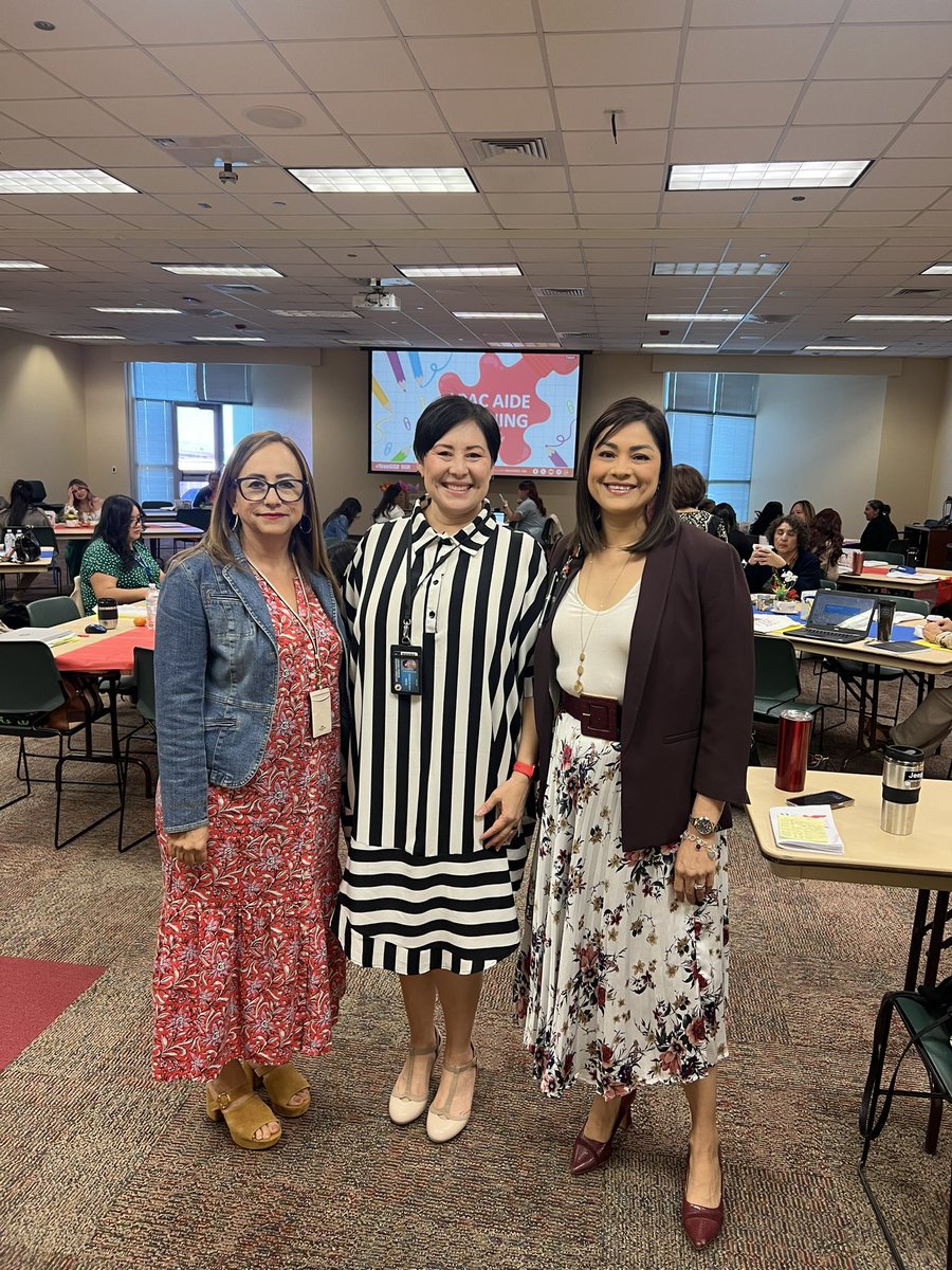 #TeamSISD Bilingual Department ready to train the best team EVER!! @SocorroISD LPAC Aides #LPAC #BilingualTraining @janguiano_CI @PQuinones_CI