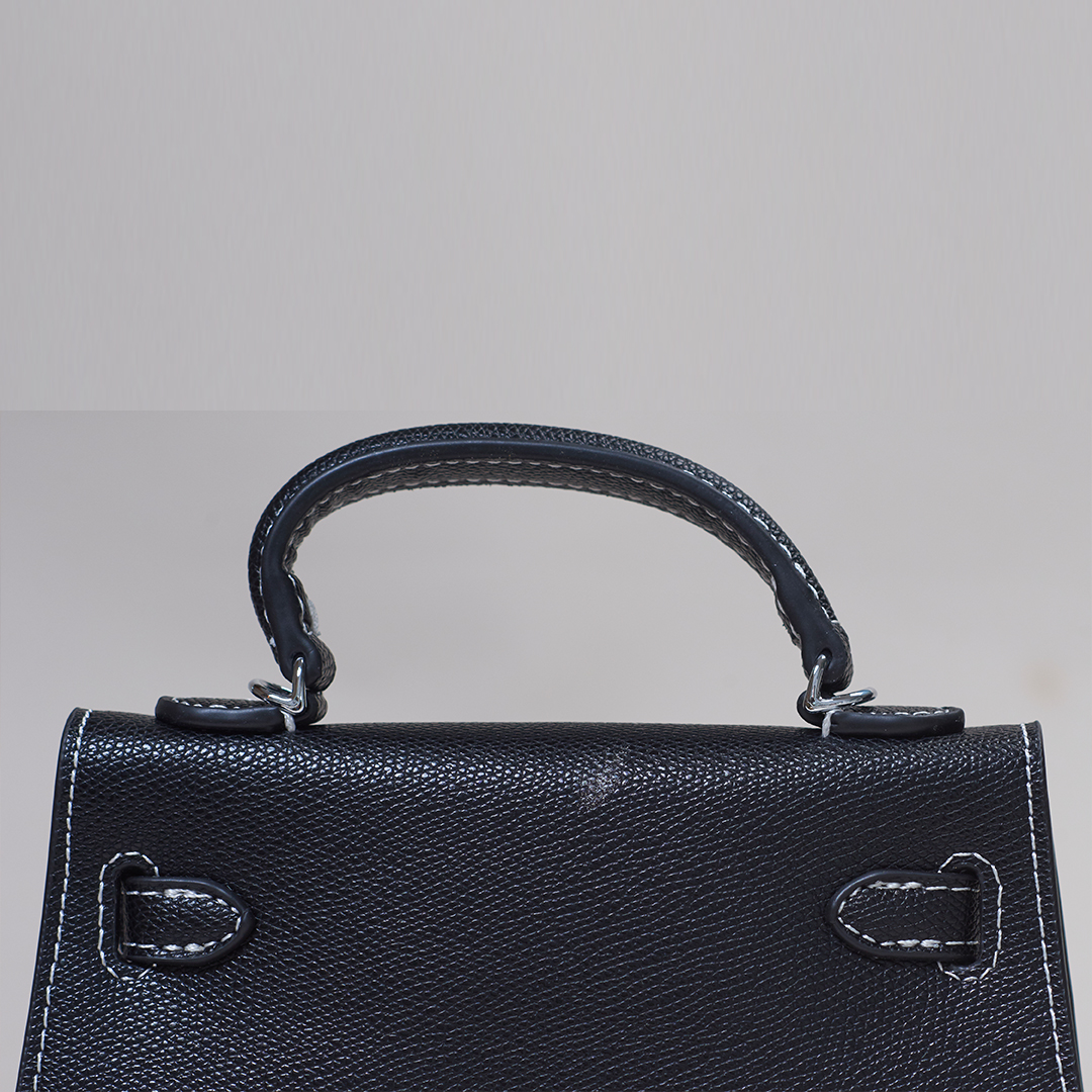 Our Mini Handbag 👜💕 #handbagcrave #luxuryhandbags #handbagaddict#handbagsforsale #leatherhandbags #salesalesale#shoppingonline #bagsale #handbagshop #fashiondesigner #handbagcrave