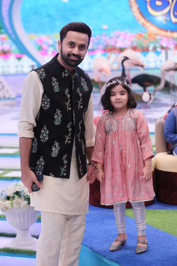 Ho gi nind pori bhaiya and we miss you lgta Hy Kam hi koi ni #ShanaRamzan KY bad @WaseemBadami ❤️❤️