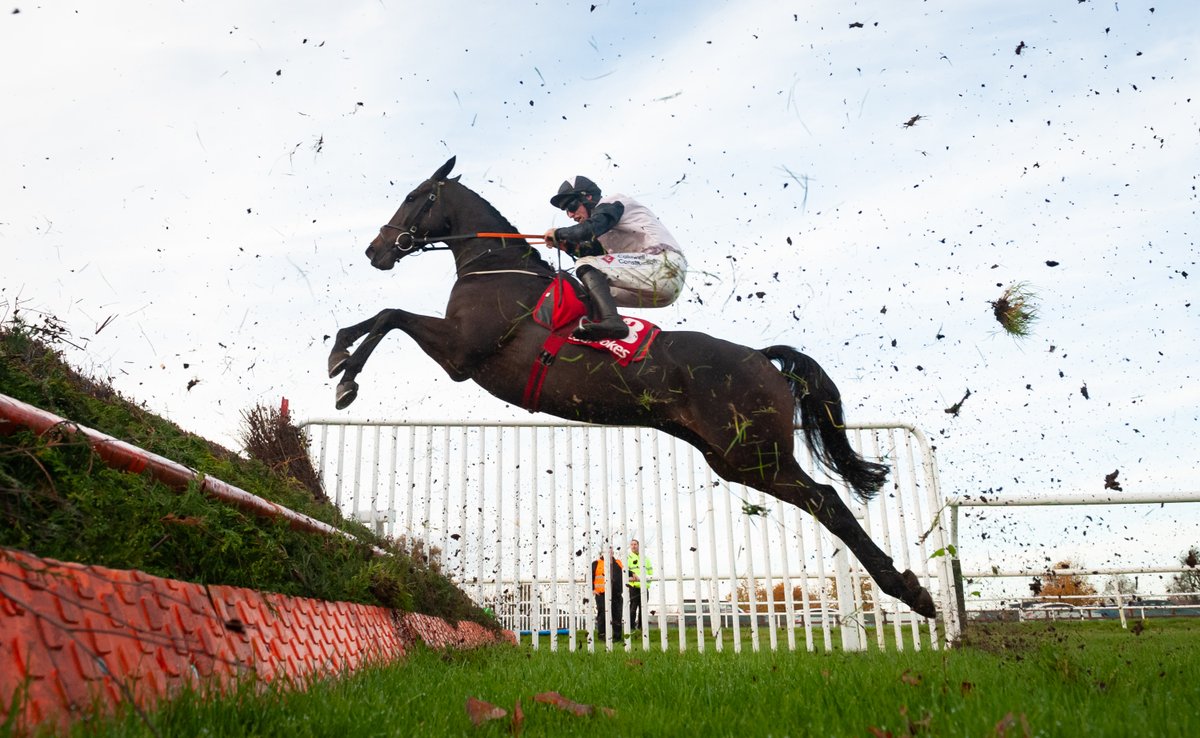 🎉Congratulations to Gerri Colombe @BrianAcheson @gelliott_racing and @jackkennedy15 winning the Grade 1 William Hill Bowl Chase at Aintree this afternoon🏆 Check out this action shot of him going on to win the 2023 Grade 1 Ladbrokes Champion Chase at Down Royal😍