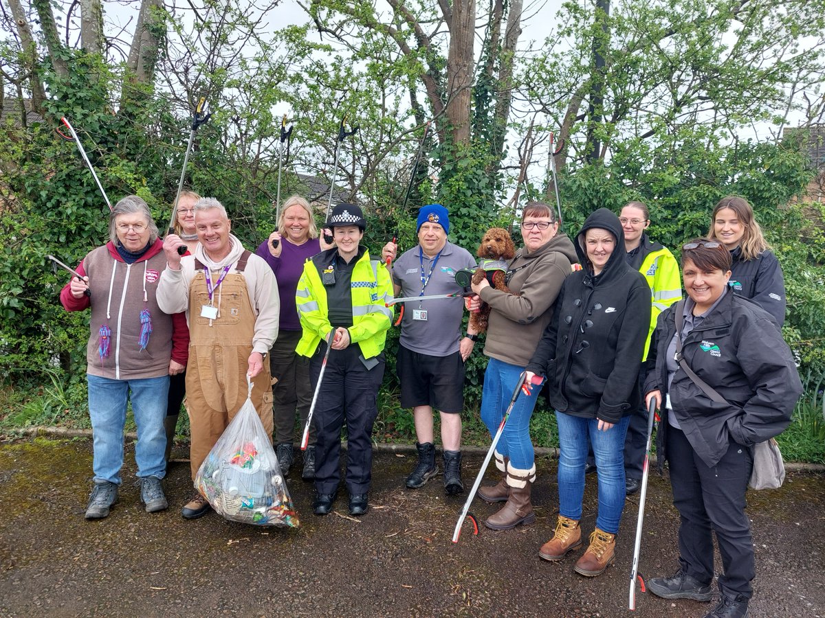 Thank you to everyone who joined the Elgar Avenue litter pick yesterday, with Platform Housing. A big thank you to Barnards Green Cricket Club for hosting tea and cake. Visit malvernhills.gov.uk/community/adop… for more information about litter picking in your area.