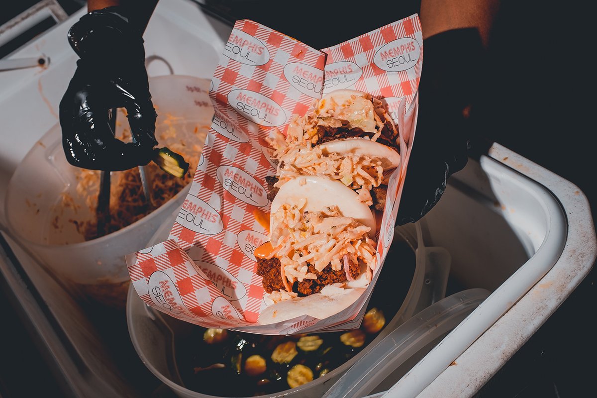 ConnorKris's tweet photo. Attention New Yorkers! The Uptown Night Market is finally here!  It's happening at the Harlem Arches for a thrilling summer night full of food, fun, and festivities! #UptownNightMarket #NYCEvents #CultureFest #SummerNights #NewYorkCity #FamilyFun #Manhattan #Harlem #StreetFood https://t.co/fG3O5Pidv8
