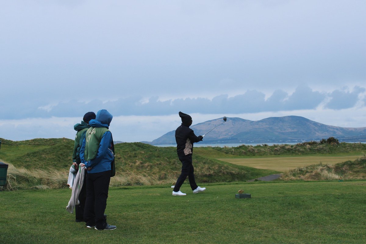 What a shot. What a landscape. And what a view. 🏌️ Few holes better encapsulate the iconic links experience in Southwest Ireland than the 10th @watervillelinks See for yourself: hubs.li/Q02sybs20