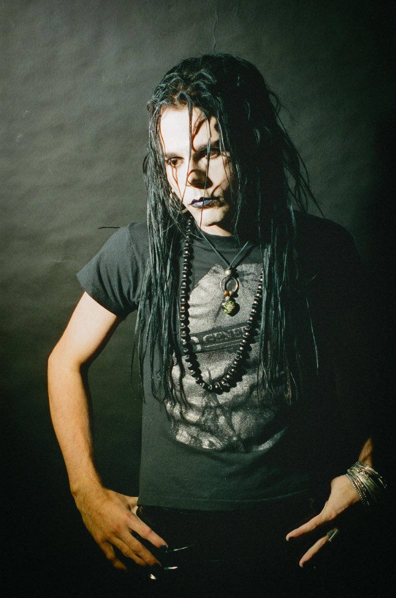 Do you ever see old photos of yourself and think, 'Man I look naked without my tattoos?'.
#tbt photo by <a href="/secogesphoto/">Secoges Photographic</a> 
#acey #aceyslade #Vampirelovedolls