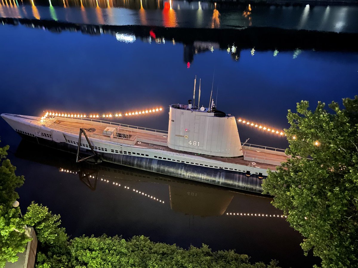 🔭 On the morning of New Year's Day in 1945, the commissioned Standard Fleet Submarine, USS Requin (SS 481), entered the water for the first time. Celebrate #NationalSubmarineDay by visiting @kaminsciencectr today to to take a tour! Visit carnegiesciencecenter.org/visit/pricing/