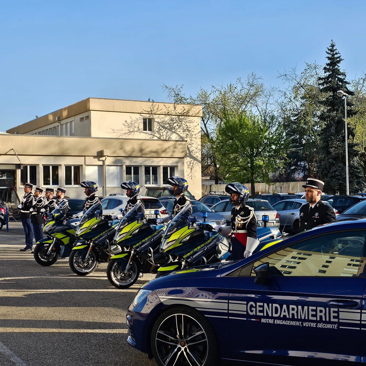 VIE DES UNITÉS🇫🇷
Retour sur la cérémonie #militaire d’ouverture de l’inspection annoncée de l’escadron départemental de sécurité routière de #HauteSavoie 

#EDSR