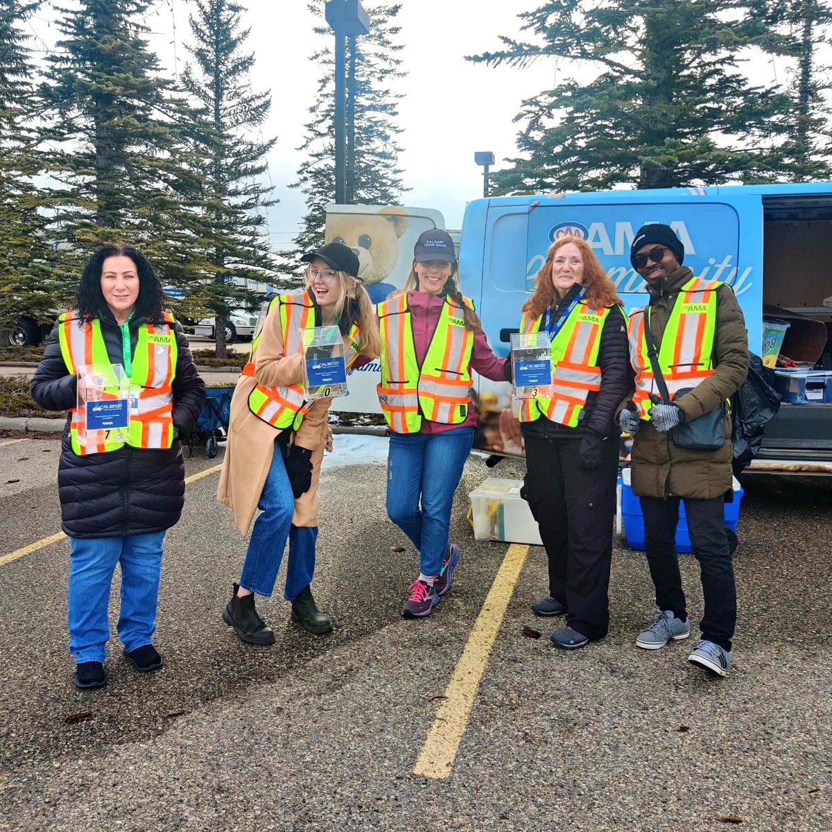 Shredding for a Cause ♻️ Over the weekend @AMAcommunity teamed up with Calgary Food Bank for their annual shredding event, tackling hunger one document at a time. A big thank you to our volunteers for pitching in and helping out!