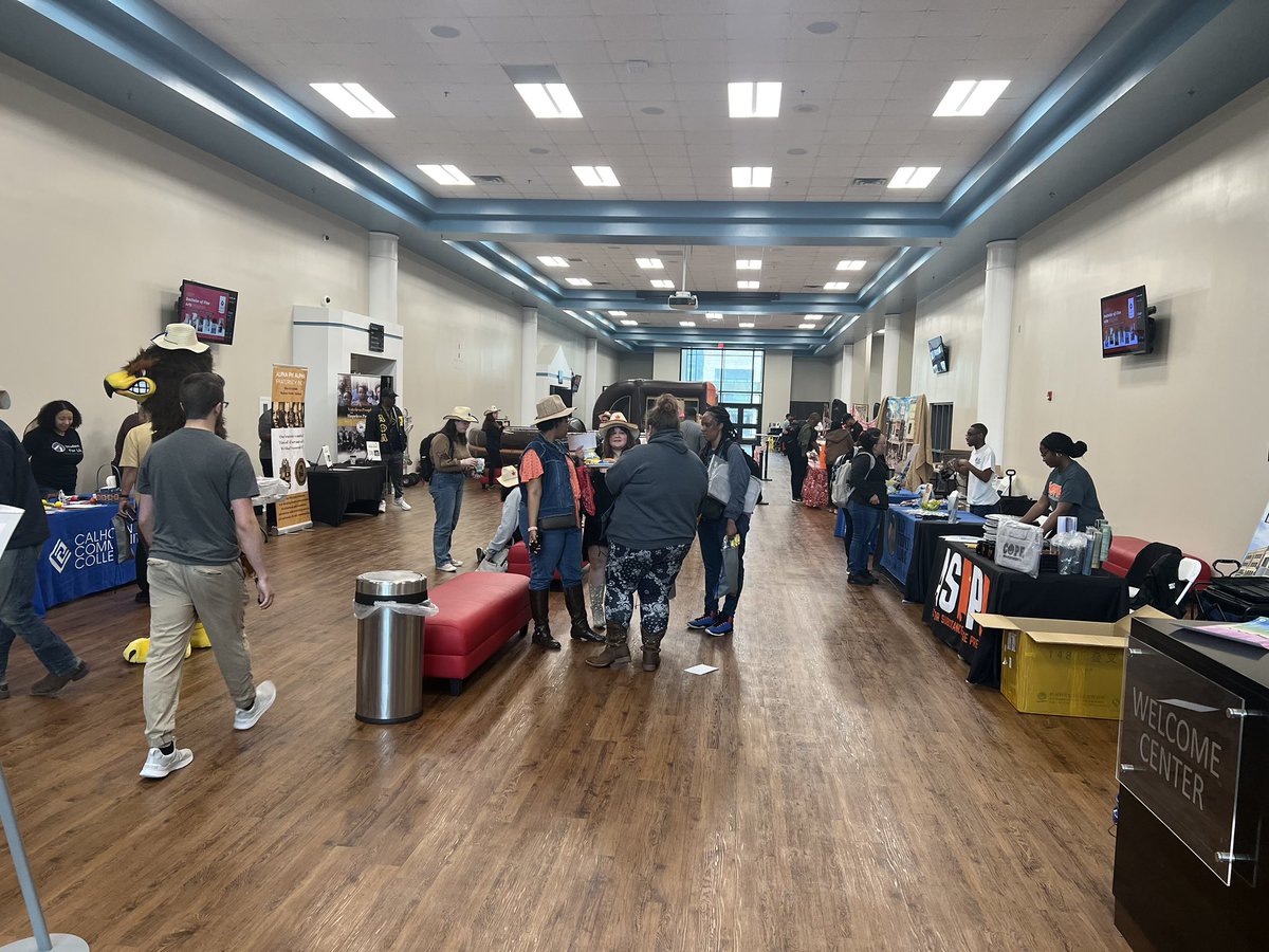 Team ASAP had a great time engaging with students at Calhoun Community College for their Spring Fest! 🟠⚫️
#TeamASAP #PreventionWorks