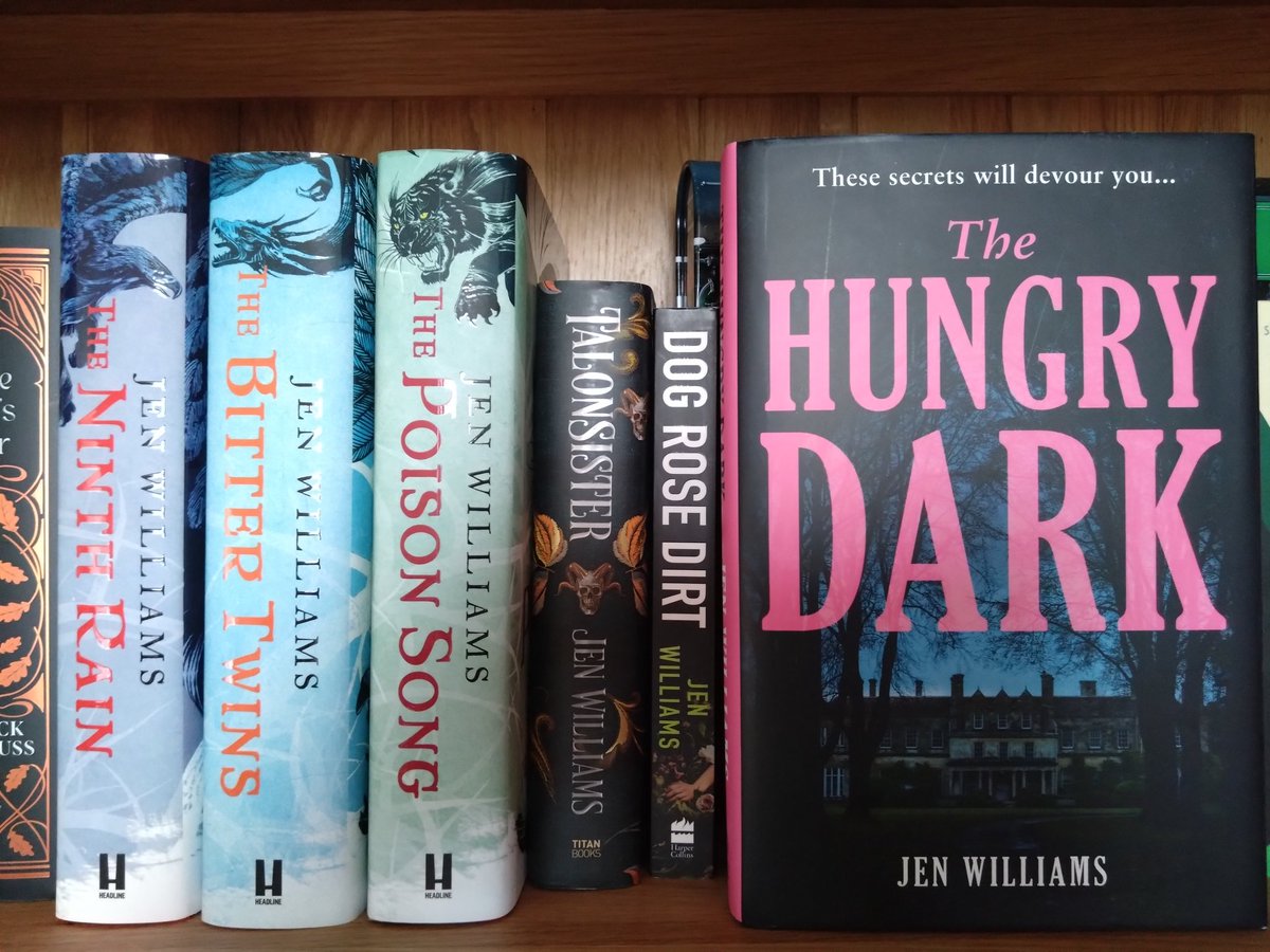 The Hungry Dark by @sennydreadful arrived today! I'm always looking forward to any release by them ^_^