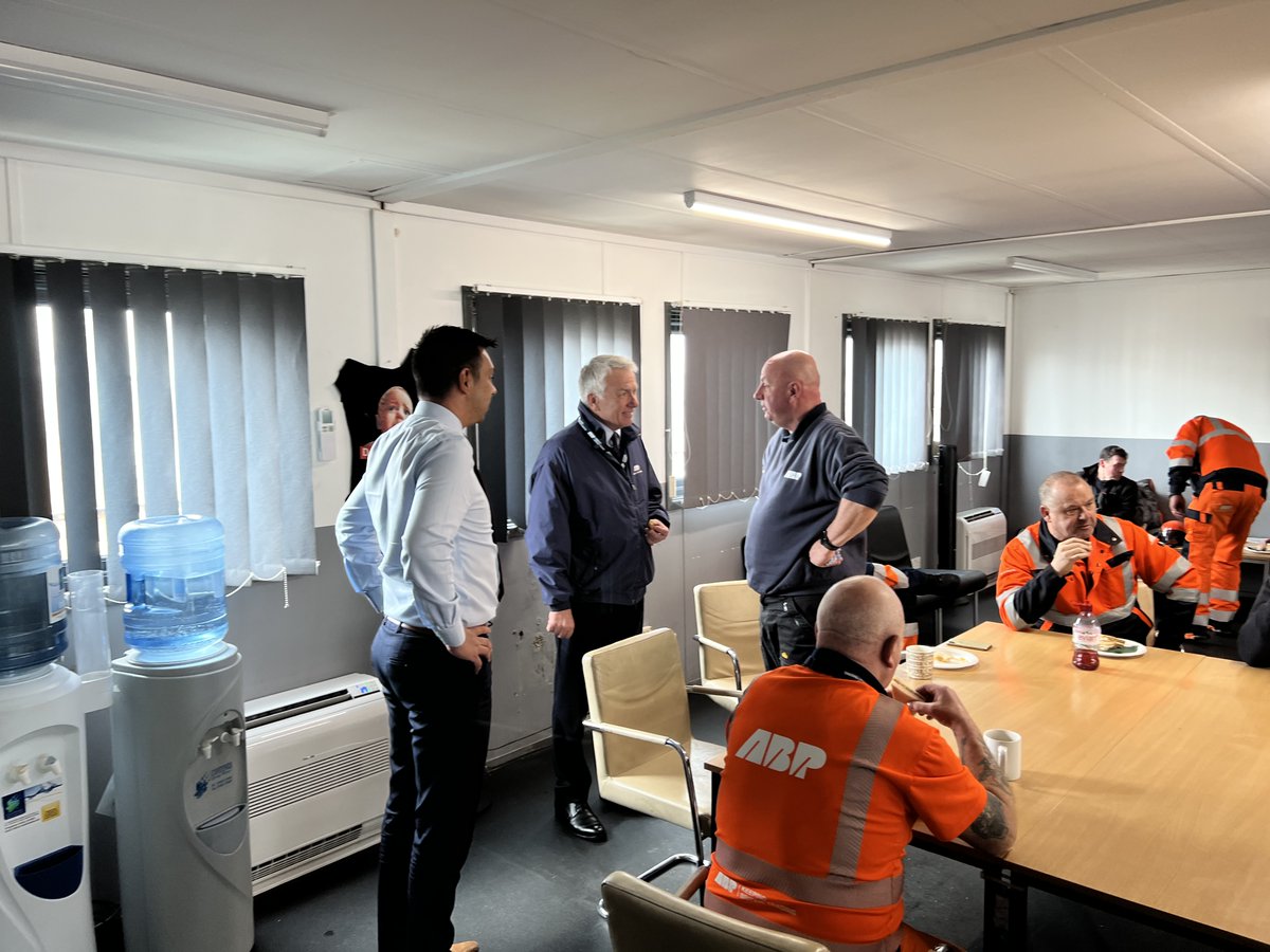 We bid a fond farewell and happy retirement to Mark Eastwood this week. After 33 years and 2 days' service working in the Hull Finland Terminal Mark hung up his boots. Simon Bird thanked him for all his hard work and wished him well.