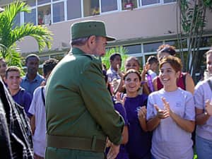 El 9 de marzo de 2008 #Fidel nos decía: 'Hoy, el mayor esfuerzo del decadente e insostenible imperio es privarnos del derecho a conocer y pensar. Medítese un minuto en el mezquino esfuerzo del cabecilla de ese imperio para impedir a nuestro pueblo el acceso a Internet...' Abro🧵