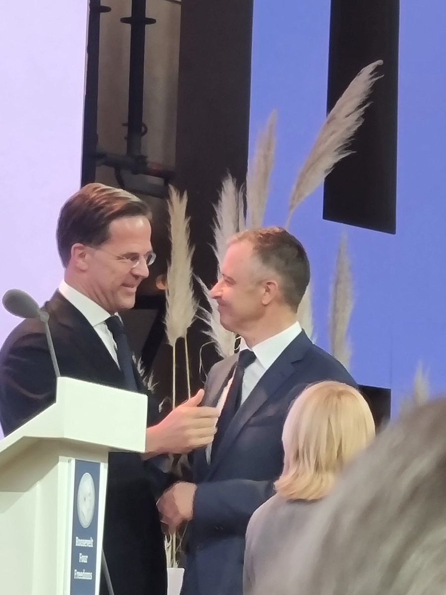 GerwiTemmink's tweet photo. Aanwezig met @AyLingThung @ErnstJonker e.a. @pszeeland bij uitreiking #FourFreedomsAward #FFA24. #vrijheid #meningsuiting #godsdienst en #vrijwaring #armoe #vrees. Terechte winnaars tbv @saveukraine #oerwoudBrazilie #oeigoeren @WalkFree @bellingcat (tegen nepnieuws).Zo actueel.. https://t.co/HM0XSr2ctB