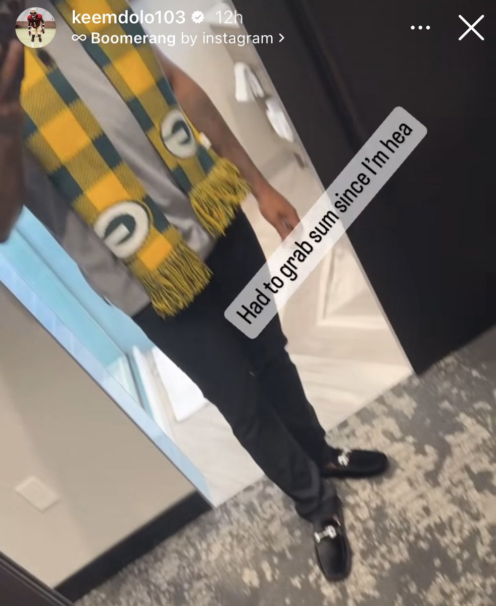 Florida State safety Akeem Dent checking out some Packers history on his top-30 visit @leap36 Dent also just followed me and bought a Packers scarf at the pro shop… I’m starting to think he would love to carry the G 🙌