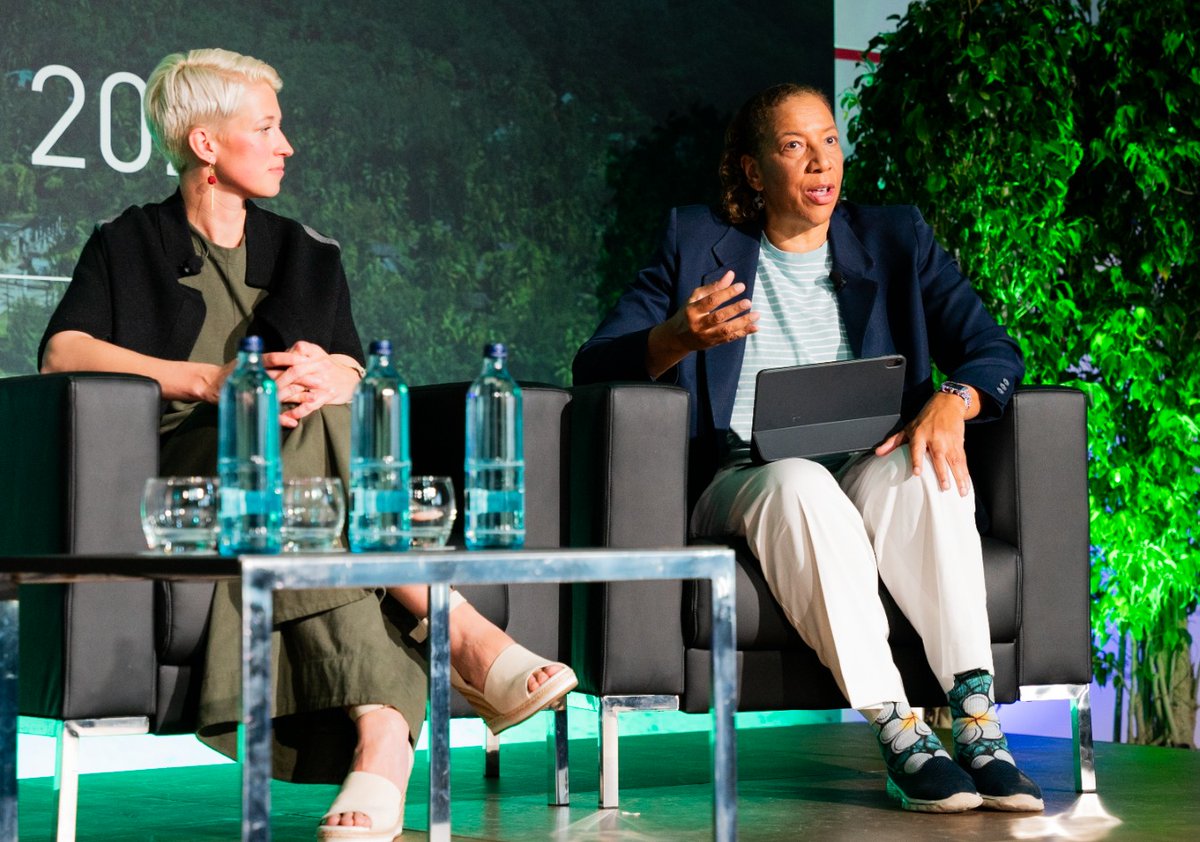 #OceanDecade24 discusses coastal resilience, observations, data & predictions. Dawn Wright @deepseadawn, Chief Scientist @Esri, encourages fully using the investments made, e.g. the Decade Coordination Offices, to collect, share and coordinate data. @IocUnesco @UNOceanDecade